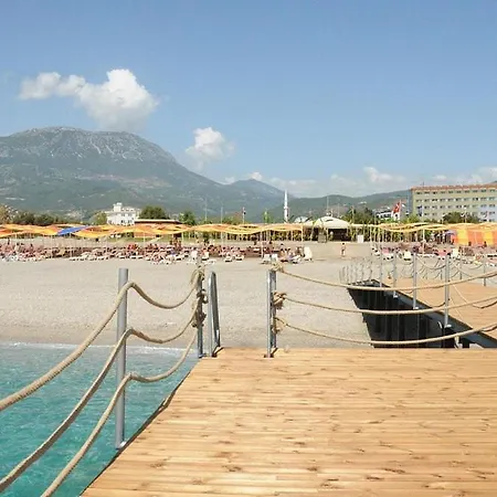 Ξενοδοχείο με διαμερίσματα Gold City Hotel Apartment With Many Free Facilities , Free Internet In Apartment And In The Whole Hotel Area And Free Aqua Park Αλάνια